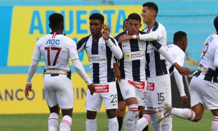 Oslimg Mora convirtió el gol del empate de Alianza Lima.